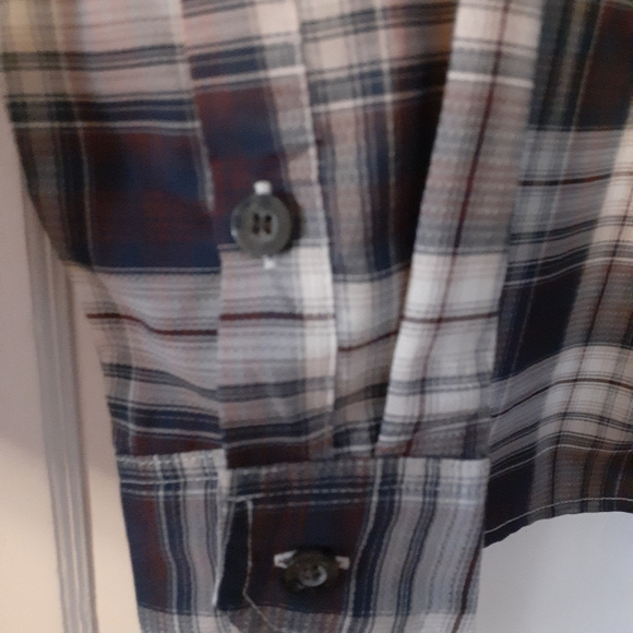 Wind River highly breathable button up - Picture 5 of 8